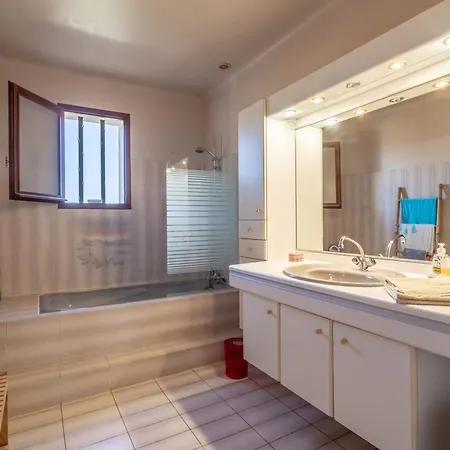 La Petite Colline A *