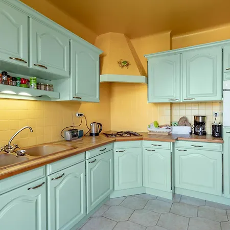 La Petite Colline A *