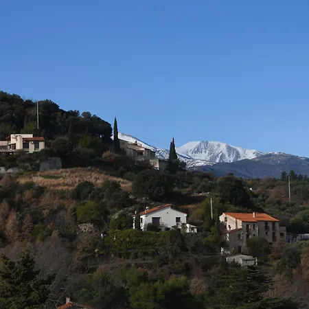 فيلة La Petite Colline A Céret