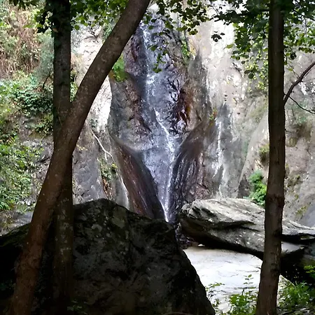 فيلة La Petite Colline A *