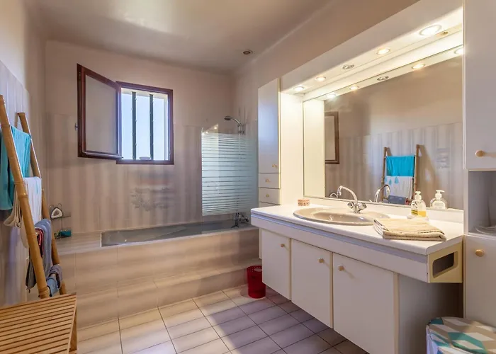 La Petite Colline A *